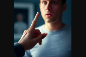erhobener Zeigefinger