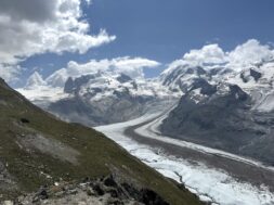Der Untere Gornergletscher oberhalb von Zermatt.. © Walter Aeschimann