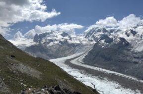 Der Untere Gornergletscher oberhalb von Zermatt.. © Walter Aeschimann