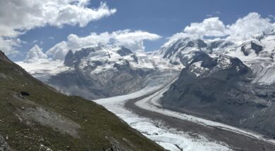 Der Untere Gornergletscher oberhalb von Zermatt.. © Walter Aeschimann