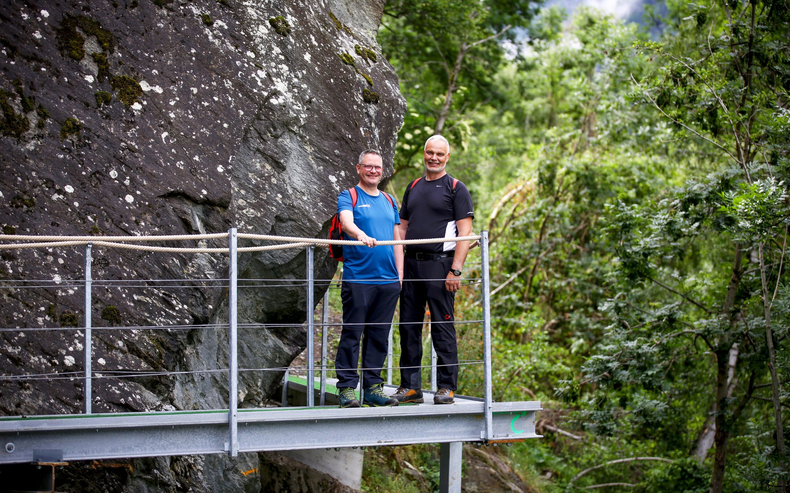 Vier neue Brücken und zwei Stege auf historischem Suonenweg in StaldenriedGemeinden Eisten und Staldenried haben neuen Wanderweg