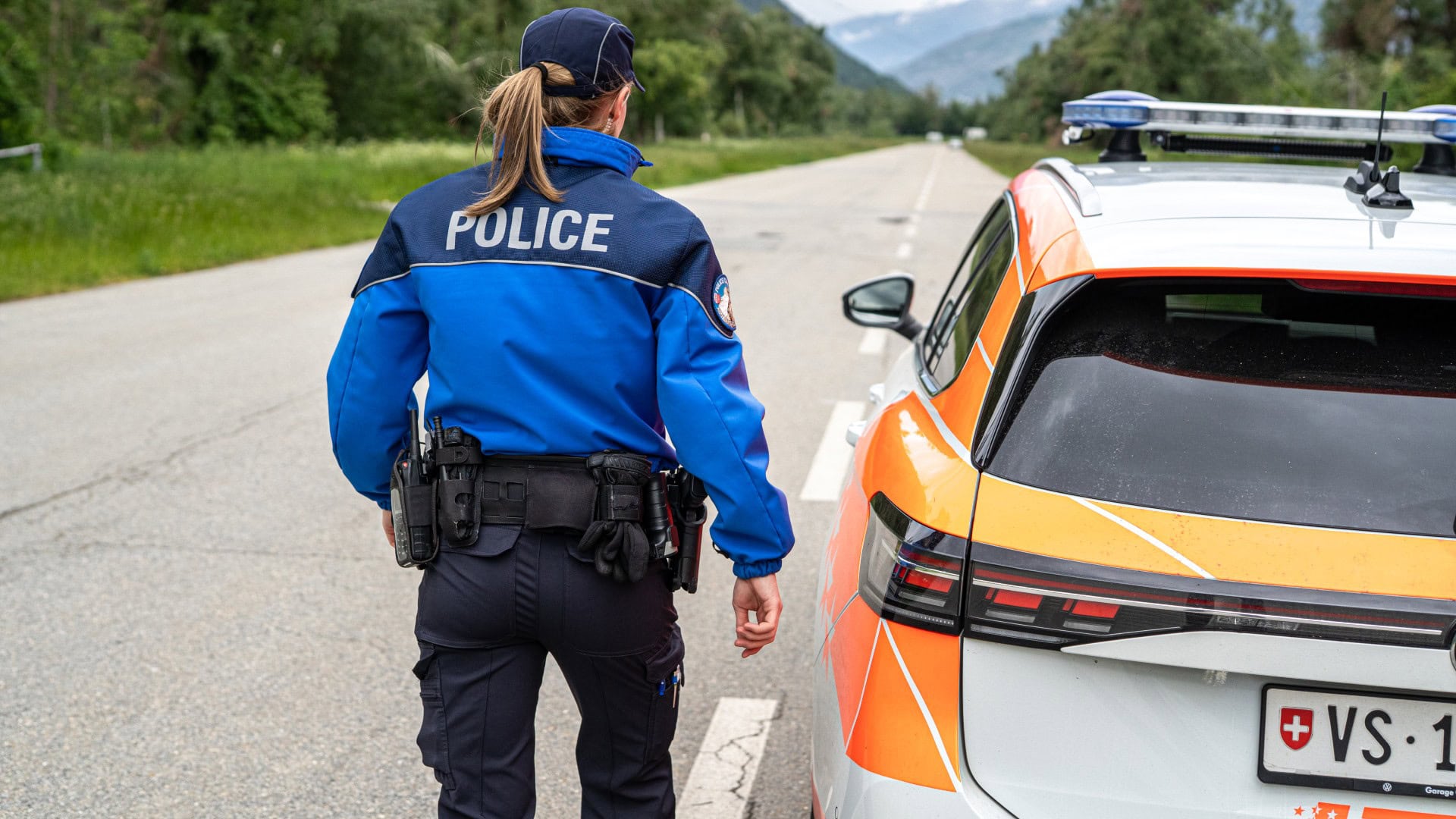 Botyre / Ayent: Raubüberfall – ZeugenaufrufMaskierte mit Messern rauben Molkerei aus