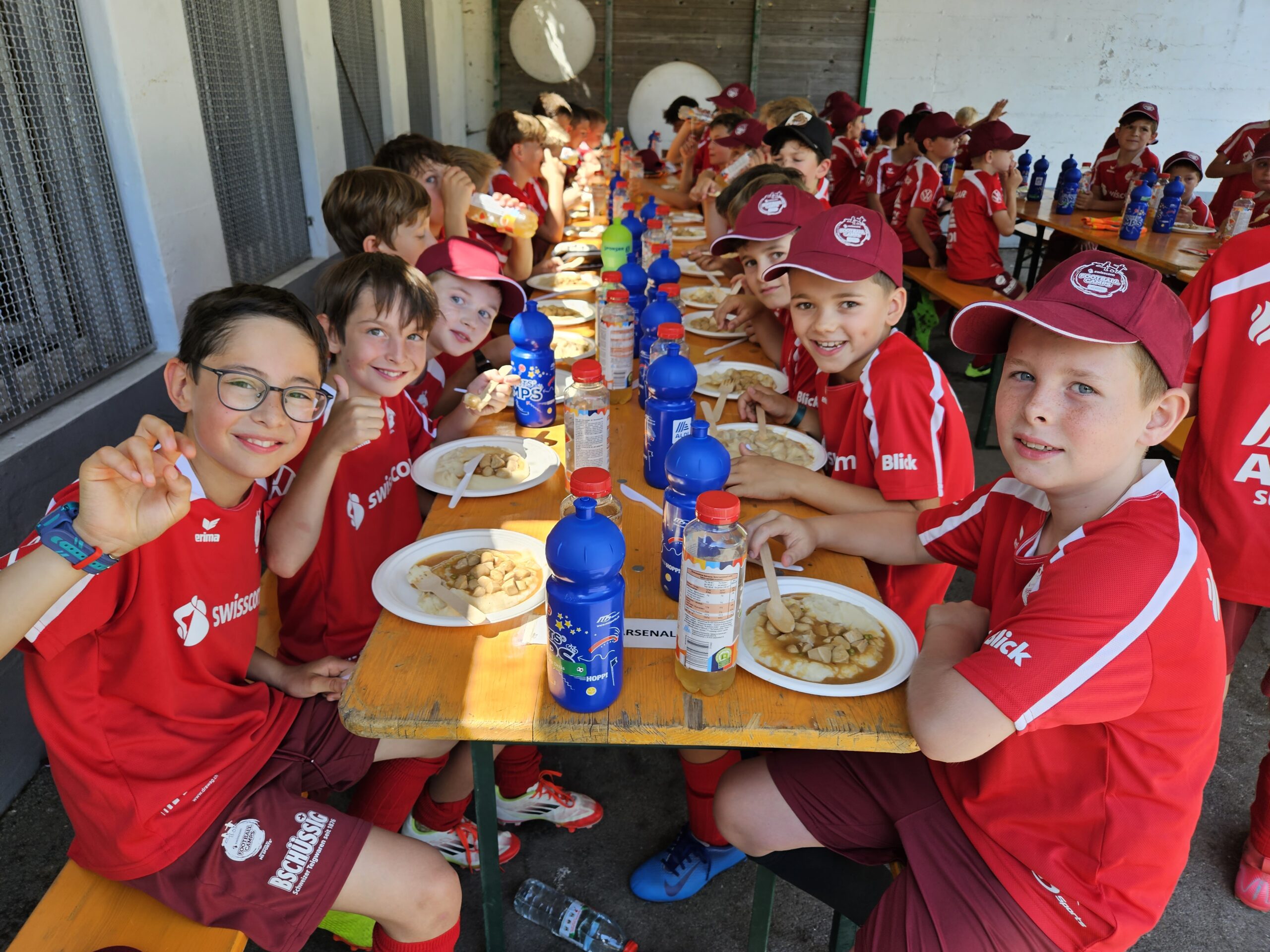 Sportliche Sommerferien für 96 Kinder im OberwallisSport-Ferienlager in St. Niklaus und Naters