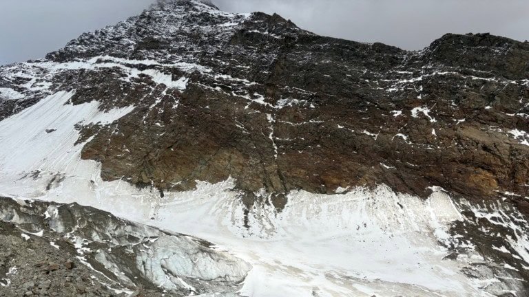 Bergsteigerin stirbt in Saas-Grund beim Abstieg auf 3.800 Meter HöheTödlicher Sturz am Lagginhorn