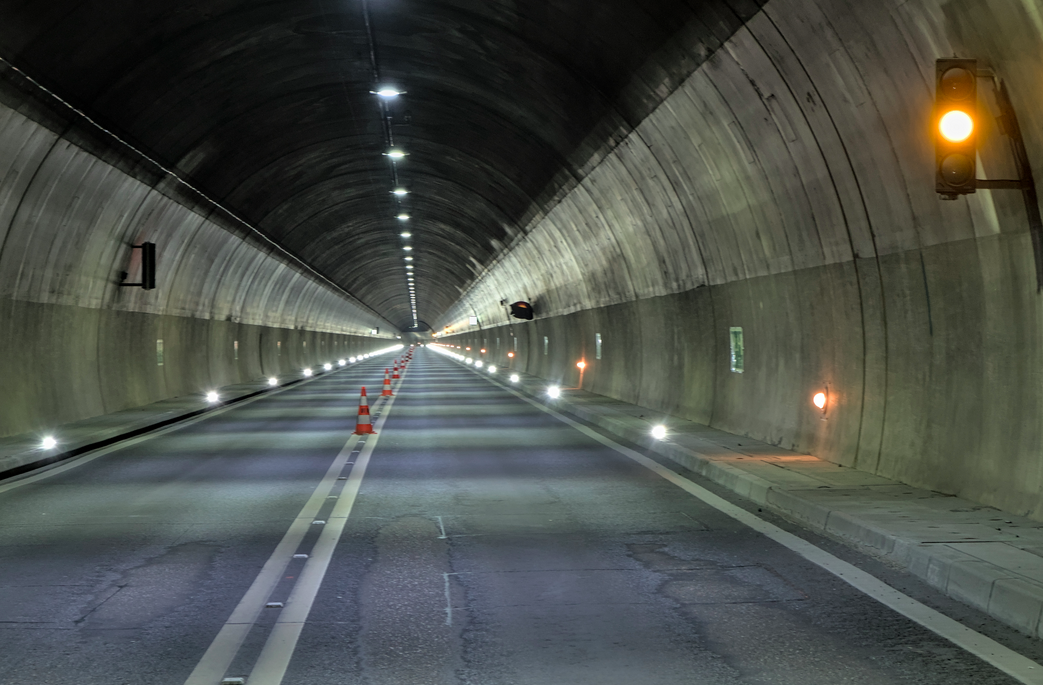 Verkehrsbehinderungen auf der A6 Gampel – GoppensteinArbeiten für Glasfaseranschluß von Verkehrskameras in der Nacht