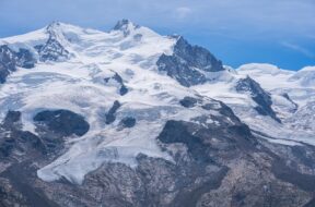 Monte Rosa mit Nordend (links 4609 m) und Dufour Spitze, (rechts) die mit 4634 m höchster Berg der Schweiz pixa