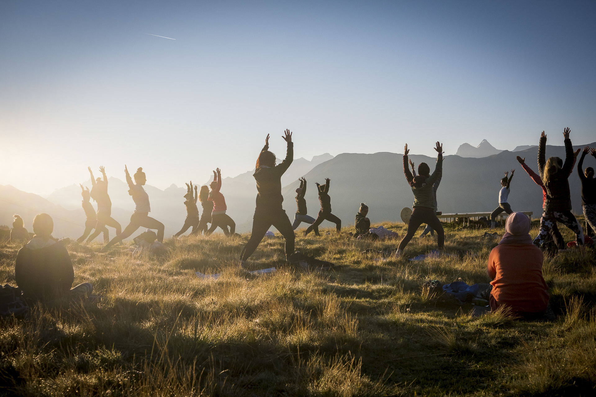 Alpenglühen-Yoga-Fest in der AletscharenaYoga auf der Bettmeralp
