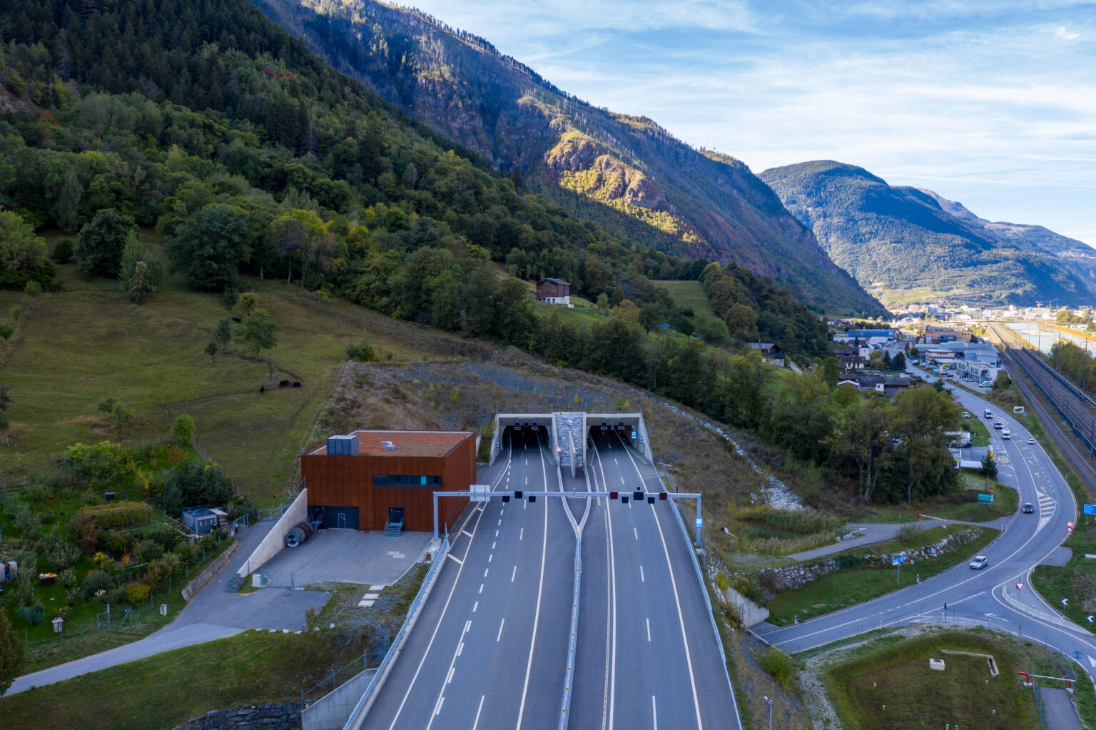 A9 zwischen Visp und Brig wird gesperrtStau vorprogrammiert? - Tunnel Visp, Eyholz und Gamsen betroffen