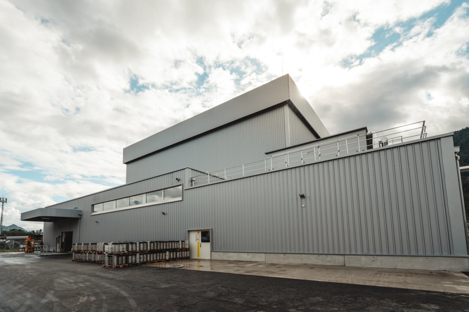 Brauerei Valaisanne braut jetzt in Industriehalle in VétrozFokus auf Klimaschutz