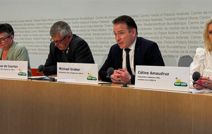 SVP kritisiert “explodierende Gesundheitskosten”"Zuwanderer sollen nicht länger von unserem System profitieren"