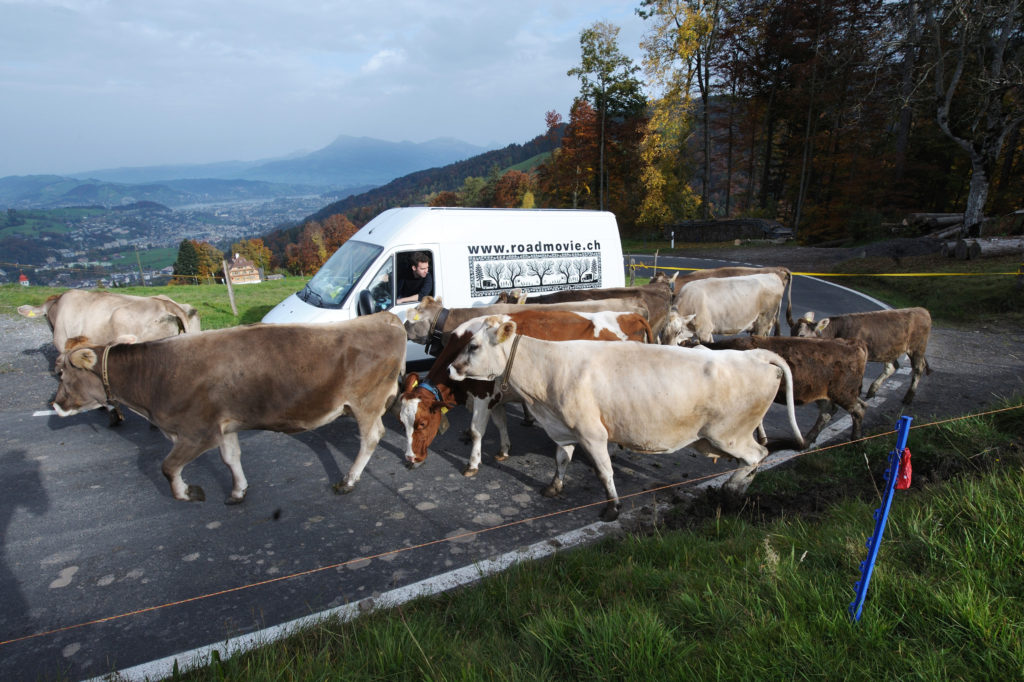 Das mobile Kino Roadmovie kommt ins WallisKino-Bus unterwegs in Walliser Gemeinden