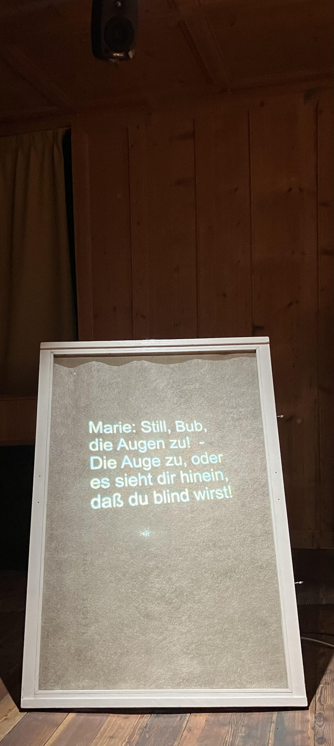 Woyzeck im Wohnzimmer – Experiment zwischen Nähe und WahnsinnWo sonst Stille herrscht, hallten Stimmen, Bilder und Klänge: In Münster wurde Woyzeck zum intimen Kammerspiel