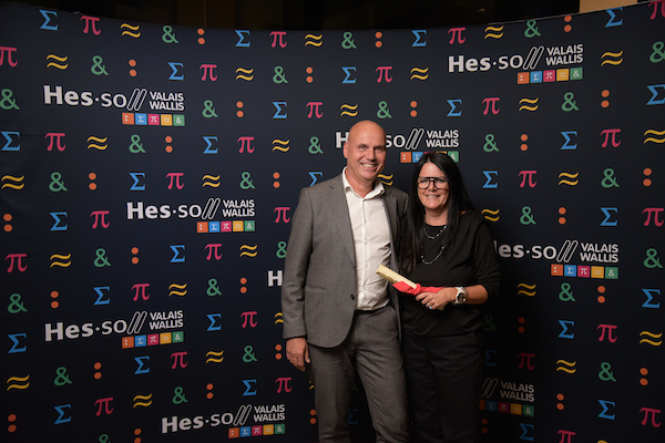 Feier in der Simplonhalle in BrigHochschule für Wirtschaft feierte Abschlüsse