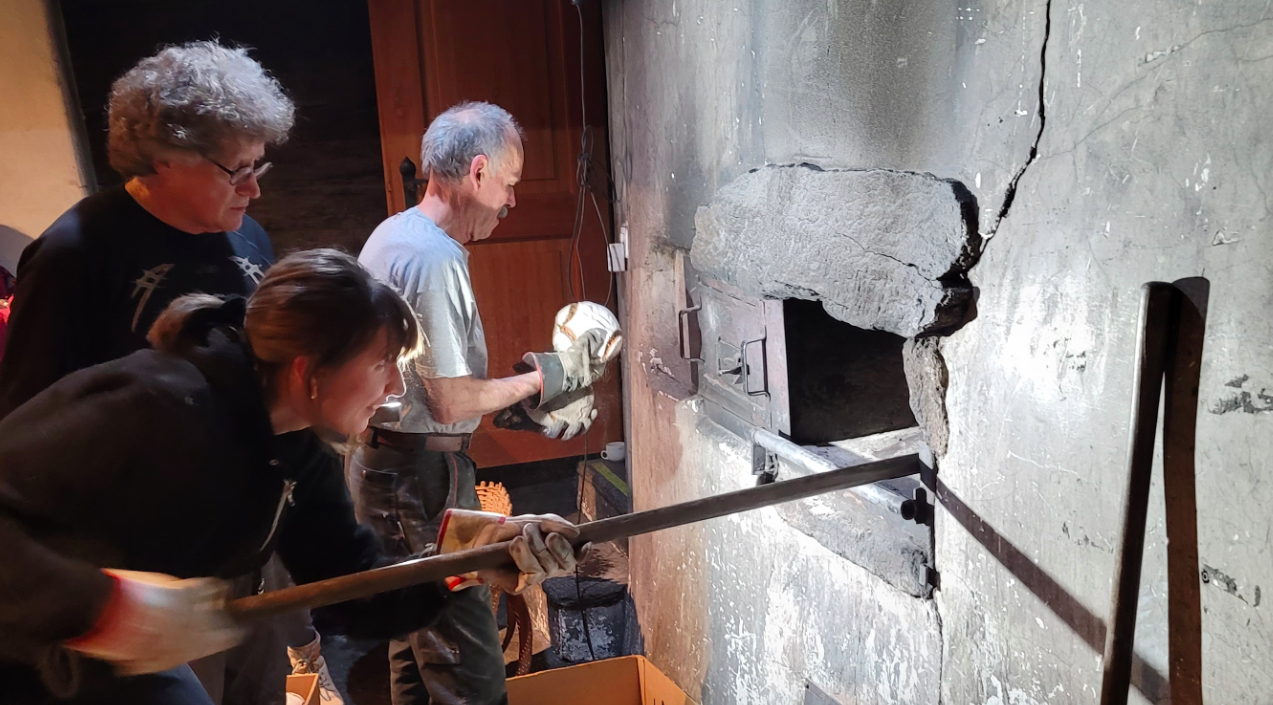 «Lo Pan Ner» erstmals auch im Wallis: Tradition des gemeinsamen BackensDas Fest der Dorfbacköfen am 18./19. Okt. in 15 Orten des Kantons