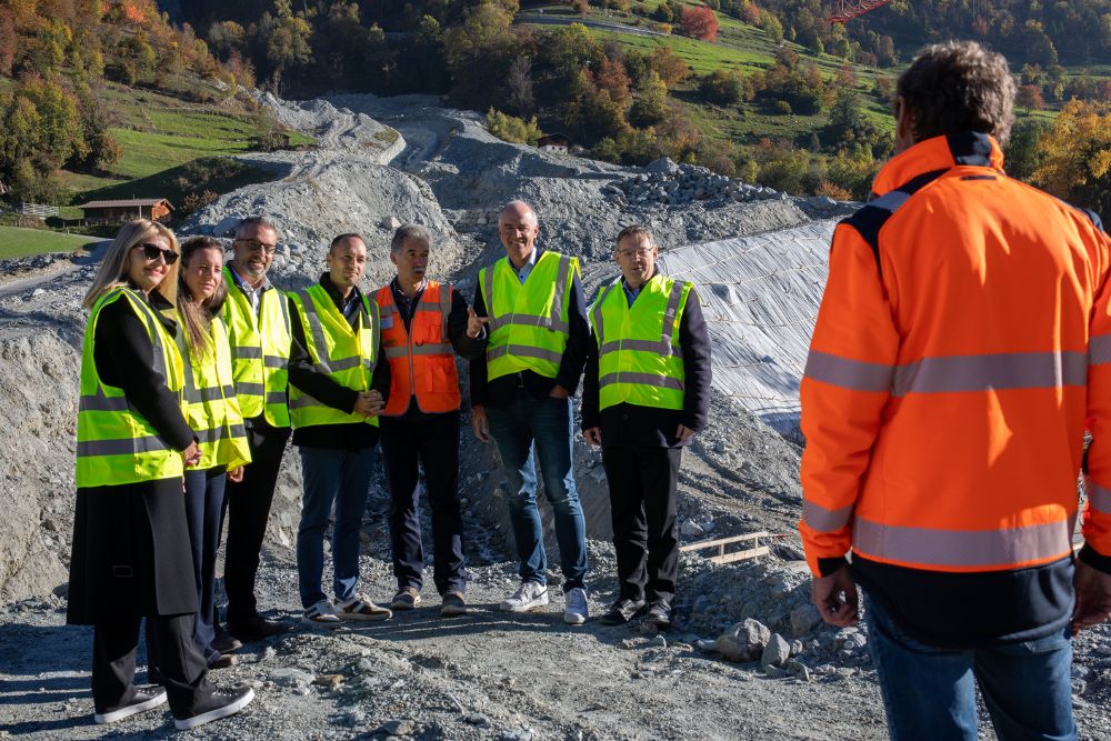 Val de Bagnes – Extra muros Sitzung des Staatsrats in LourtierStaatsrat möchte Solidarität mit dem Tal zeigen