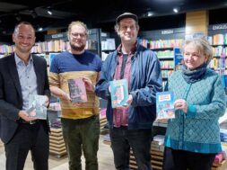 das-wallis-lesen_54892051848_o