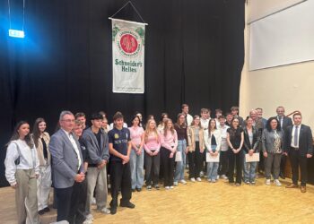 Naters: Jungbürgerfeier 2025Bürgerbriefe im Zentrum Missione übergeben