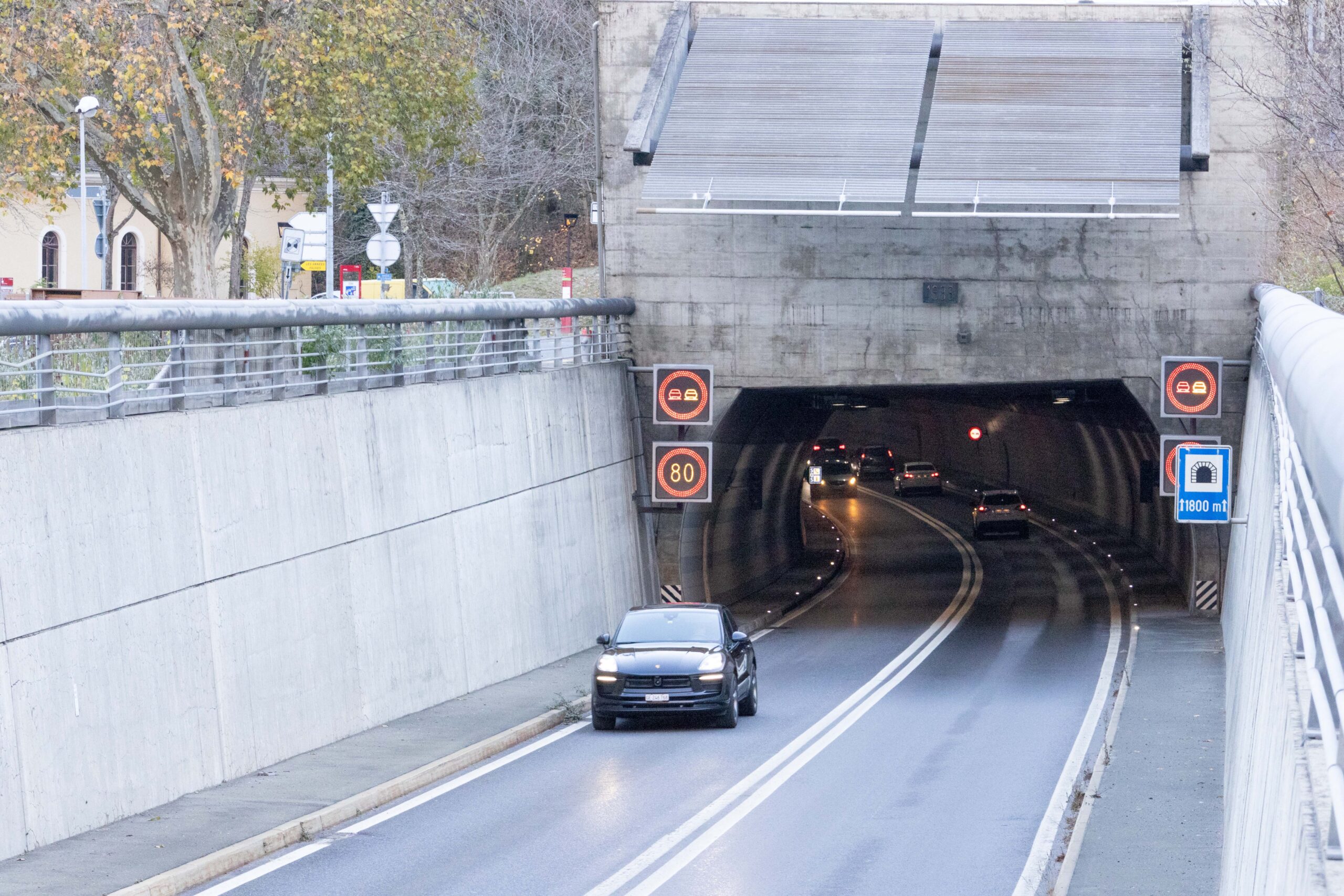 A21 Martigny: Sperrung des Mont-Chemin-Tunnels für einige StundenBäume werden gefällt, die Straße gesperrt
