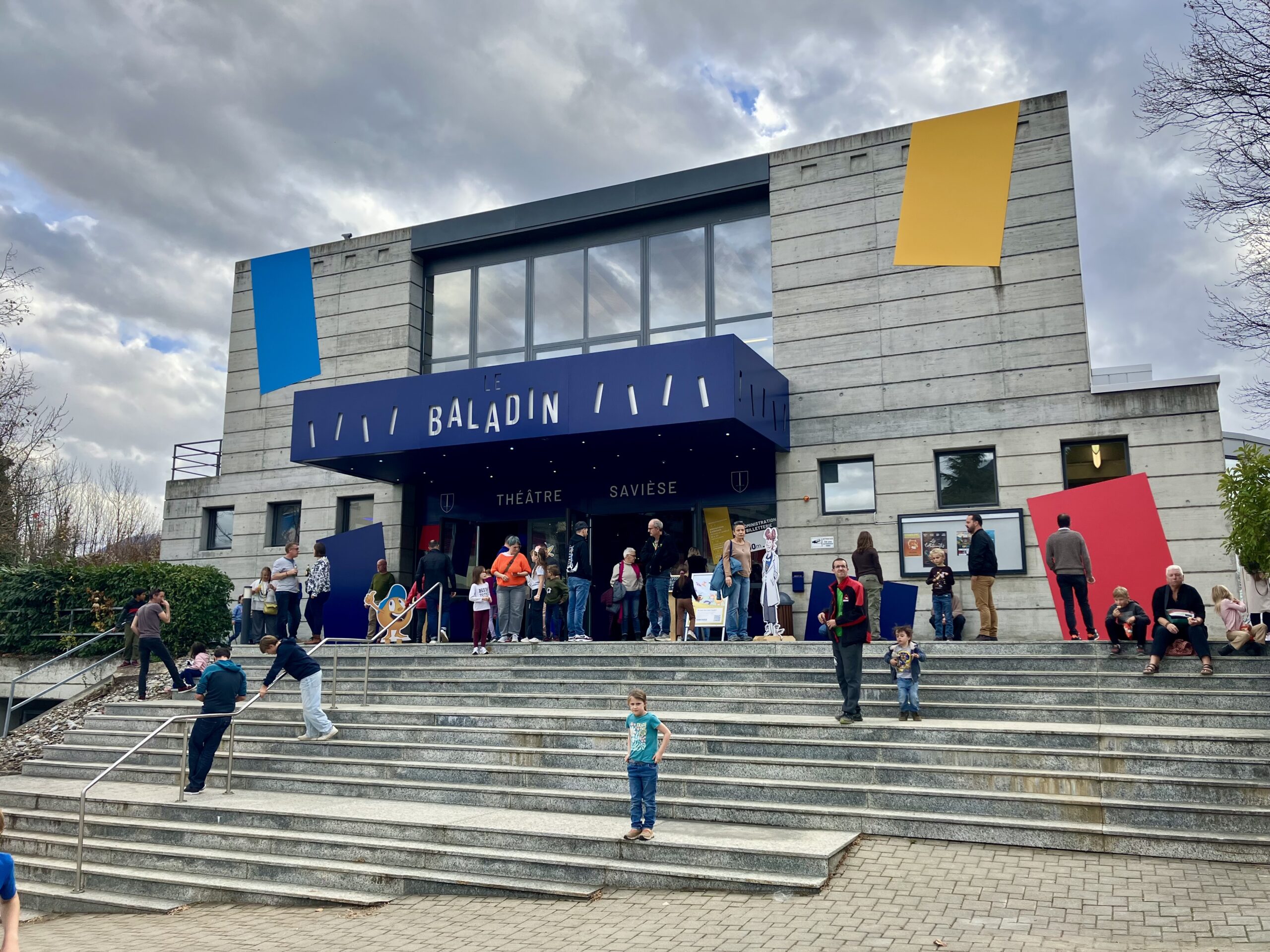 Profesora Bummbastic in SavièseWenn Wissenschaft zur Bühne wird