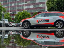 #Kapo Wallis Polizeiauto vor Kapo-VS-GEbäudePolice-cantonale-image-dillustration-768×432
