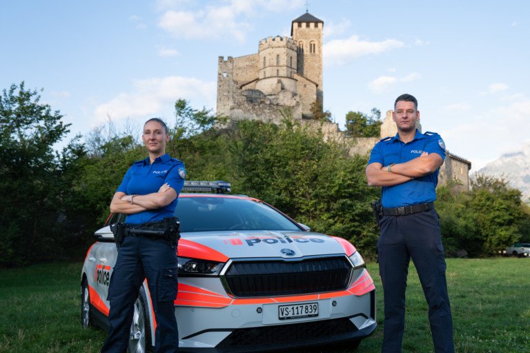 Die lateinischen Polizeikorps rüsten sich mit der Uniform der Schweizer Polizeien ausNeue Uniform für Walliser Polizeien wird schrittweise eingeführt