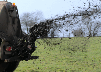 Schwerer Unfall: Bauer stirbt beim Mist-Ausbringen auf der ChilchmatteTödlicher Landwirtschaftsunfall in Ried-Mörel