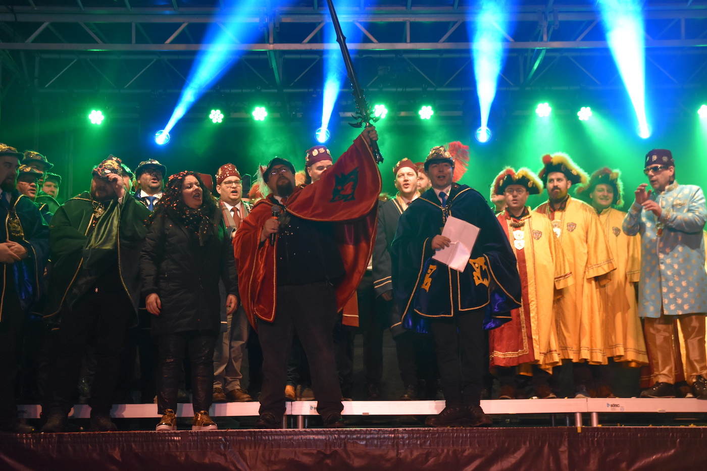 Fastnacht Naters: Die Drachentöter – fäschtu wie in HollywoodGrafenrat tagt unter der Leitung von Fürstgraf Jozzelin XII.