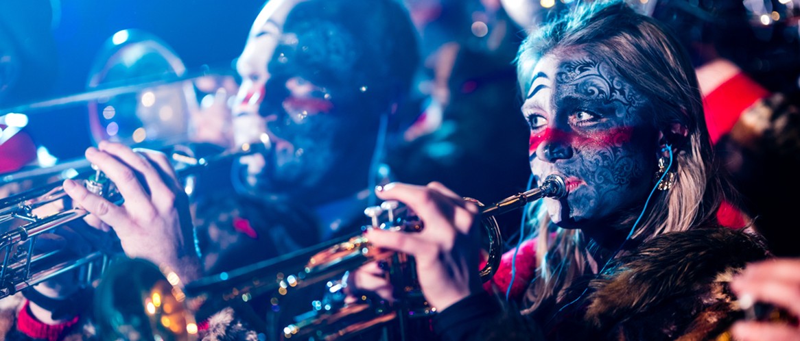 Suva: Gehör an Fasnacht schützenLaute Fasnacht, leise Folgen – Warum besonders junge Ohren Schutz brauchen