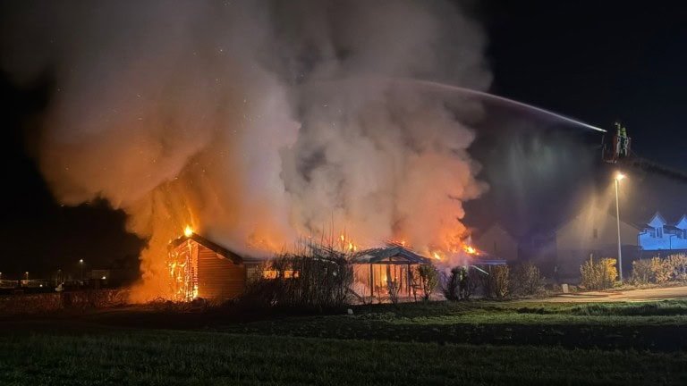 Brand in einem Lokal – 2 Minderjährige (14, 16) angehaltenLokal nachts vollständig abgebrannt