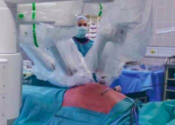 Roboter Chirurgie Spital Wallis c