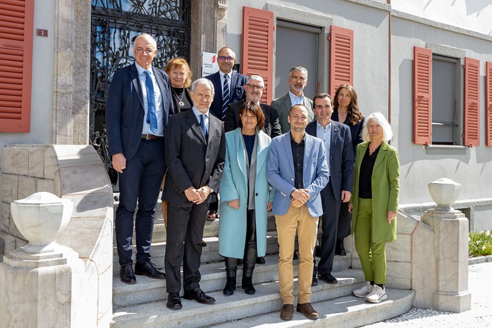 Stiftung Beloved gegründetUnterzeichnung der Gründungsurkunde