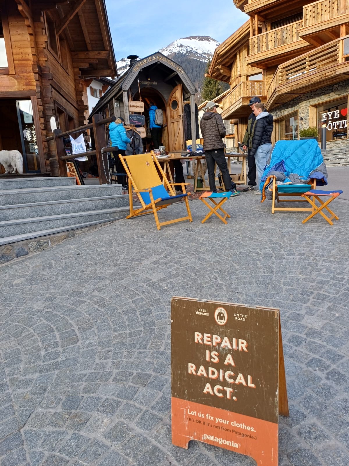Reparieren statt ersetzenDie Worn Wear Snow Tour machte Halt in Verbier