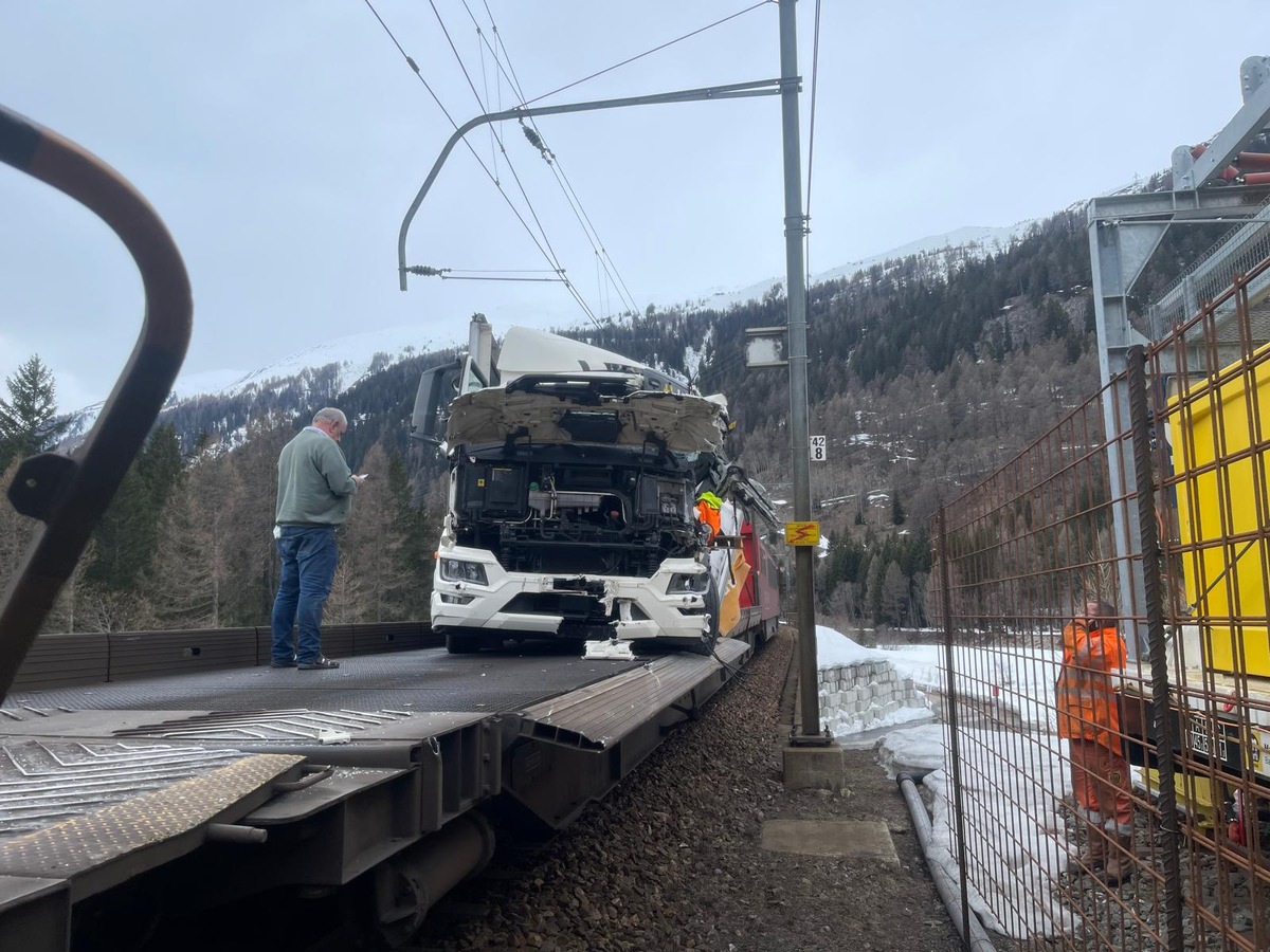 Auf Autozug verrutschter LastwagenBetrieb auf der Strecke Oberwald-Realp (Furkatunnel) voraussichtlich ab Morgen wieder aufgenommen