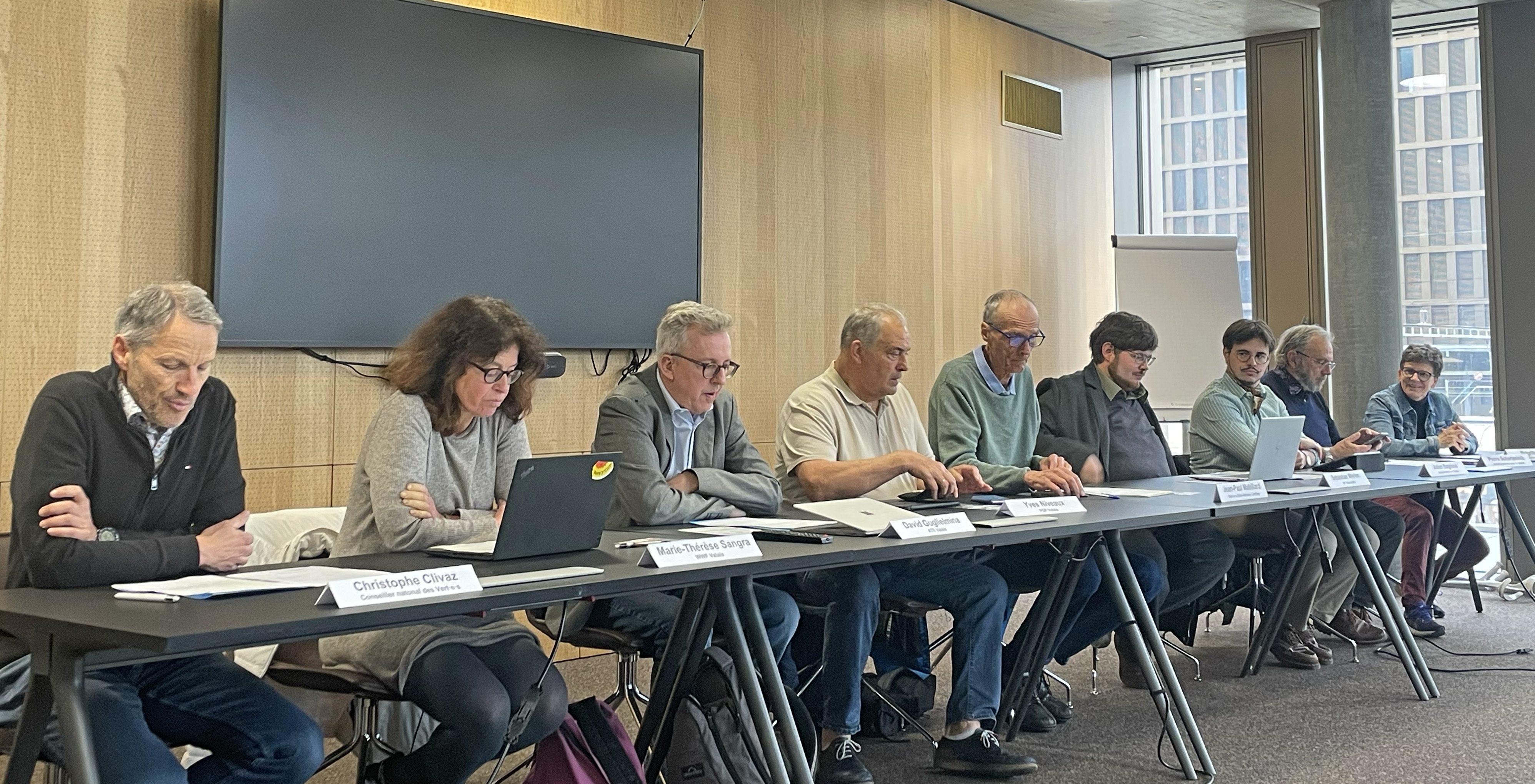 Komitee gegen das neue Gesetz zum Flughafen Sitten"Keine öffentlichen Gelder für Privatjets!"