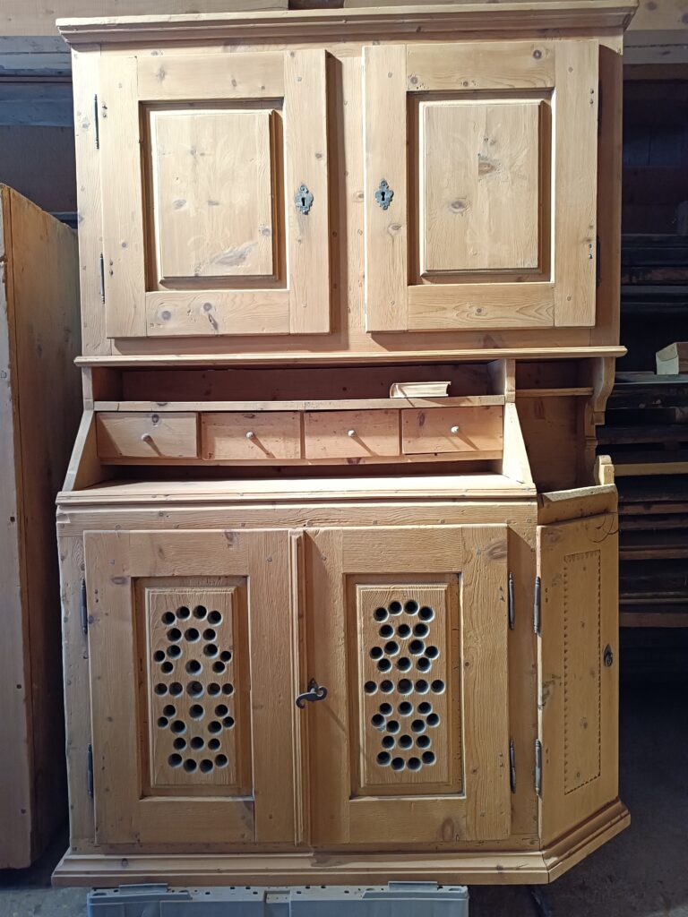 Büffet (Buffet) Walliser Stil 