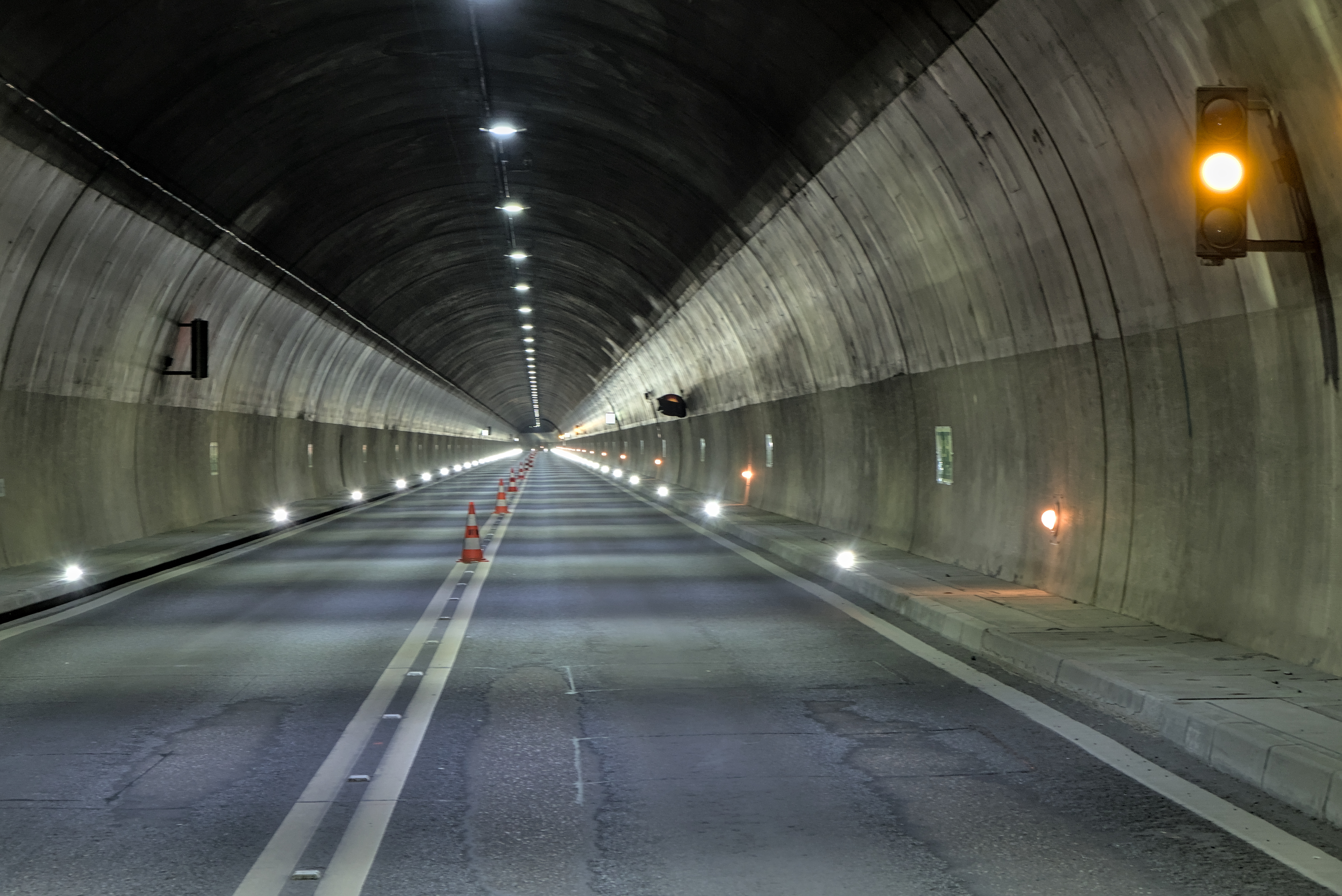 Tunntel A6 Goppenstein–Gampel eingeschränkt befahrbarVerkehrseinschränkungen für Unterhaltsarbeiten