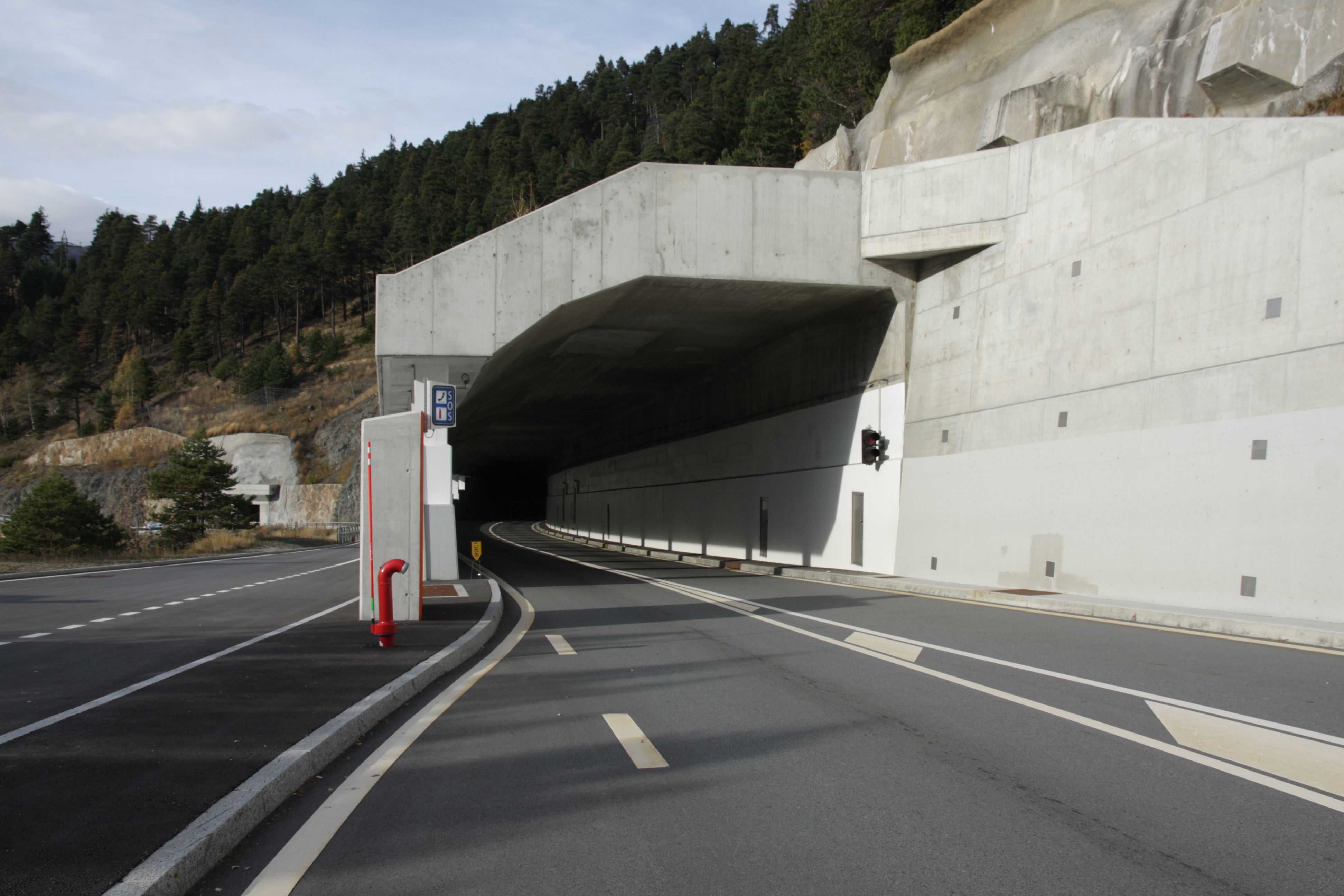 A9 Simplon: Einschränkungen wegen Ersatz der VideokamerasNächtliche einspurige Verkehrsführung in den Tunneln Schallberg und Kulm