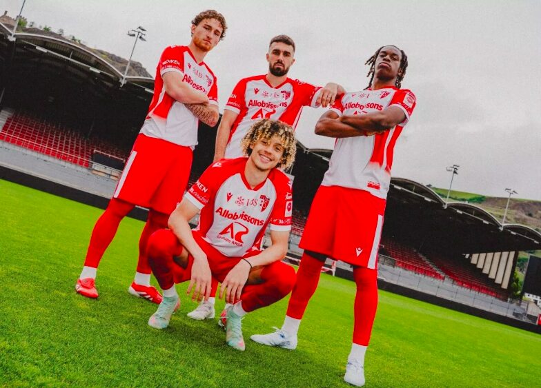 Der FC Sion arbeitet für sein neues, einzigartiges Trikot mit zwei Walliser Künstlern zusammenEin Spezialtrikot als Brücke zwischen Tradition und Zukunft