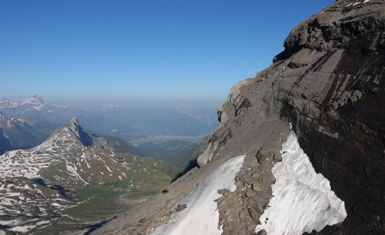 Tödlicher Gleitschirmunfall in ContheyBei Hin- und Rückflug von Frankreich nach Fiesch gegen Felswand geprallt