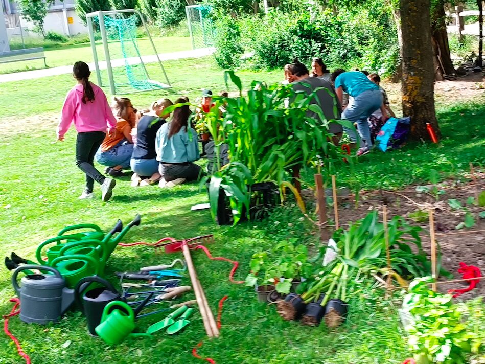 Ein Schulgarten entsteht bei den Schulen in Visp.