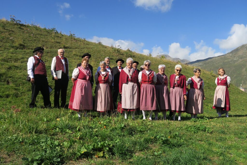 Der Oberwalliser Volksliederchor auf dem Simplonpass, Bild: Forum Wallis