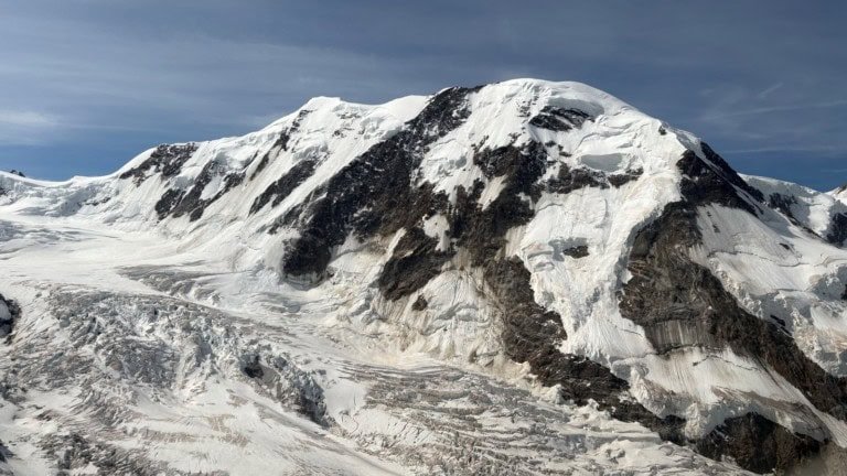 Tödlicher Bergunfall in Zermatt: Steinschlag auf 4.300 MeternTschechischer Staatsangehöriger stirbt bei Bergtour am Liskamm