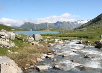 Blick hinter die Kulissen des Kraftwerks im Lengtal und Exkursion zum Stausee ChummibortWie aus Wasser elektrische Energie wird