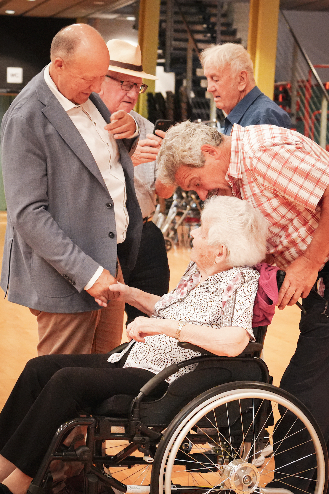 Brig-Glis weist der Generation 90+ mit einer Tavolata die EhreAnlaß zu Ehren der Hochbetagten