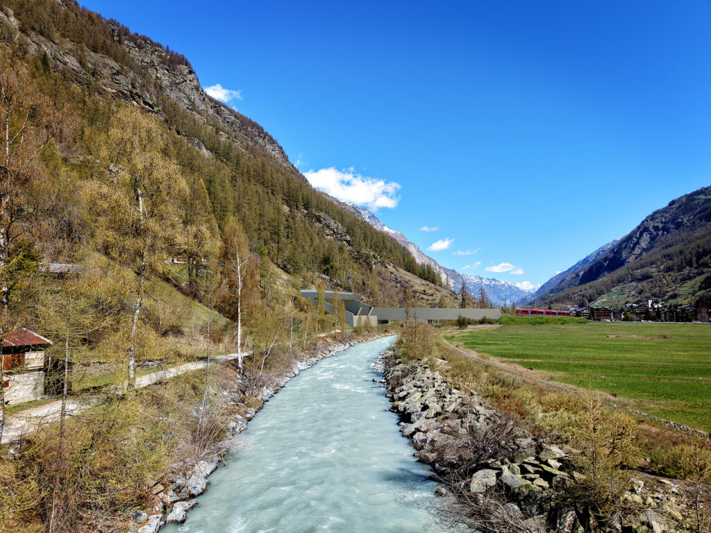 Orion-Zug bei Täsch (Visualisierung: Matterhorn-Gotthard-Bahn)