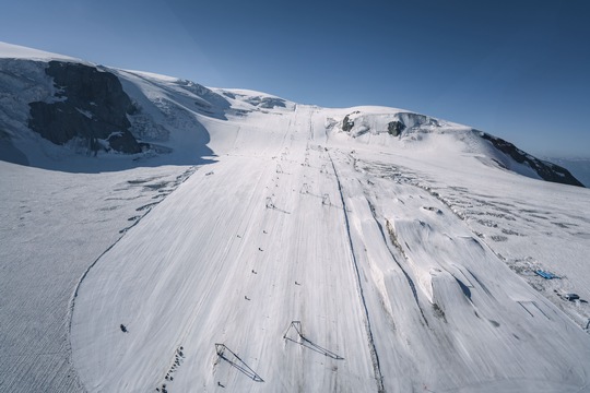 Temporäre Einstellung des Sommerskibetriebs auf dem TheodulgletscherSkisaison in Zermatt unterbrochen