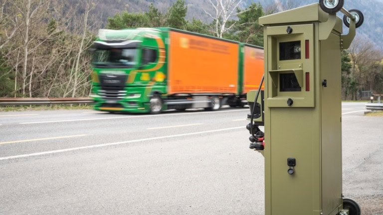 Kapo Wallis zieht Raser aus dem Verkehr