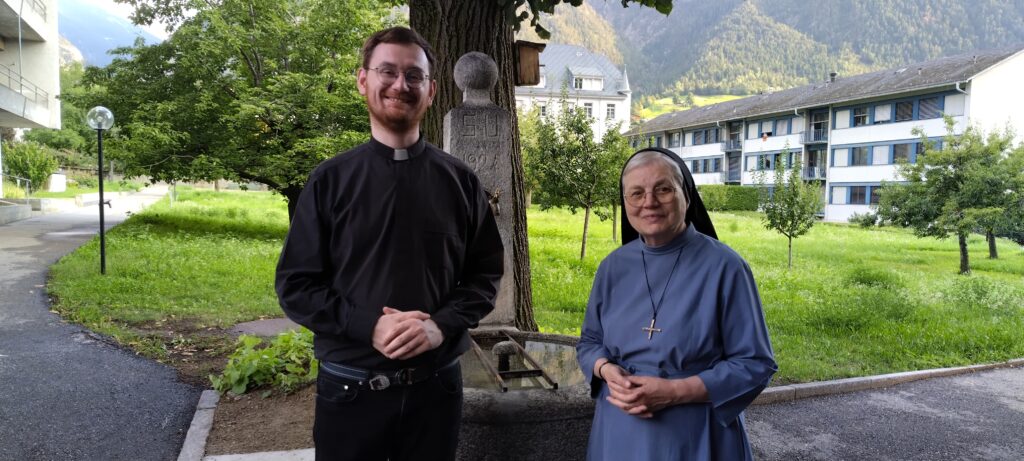  P. Gerald mit Provinzoberin der Ursulinen Sr. Nicole Glenz in Brig 