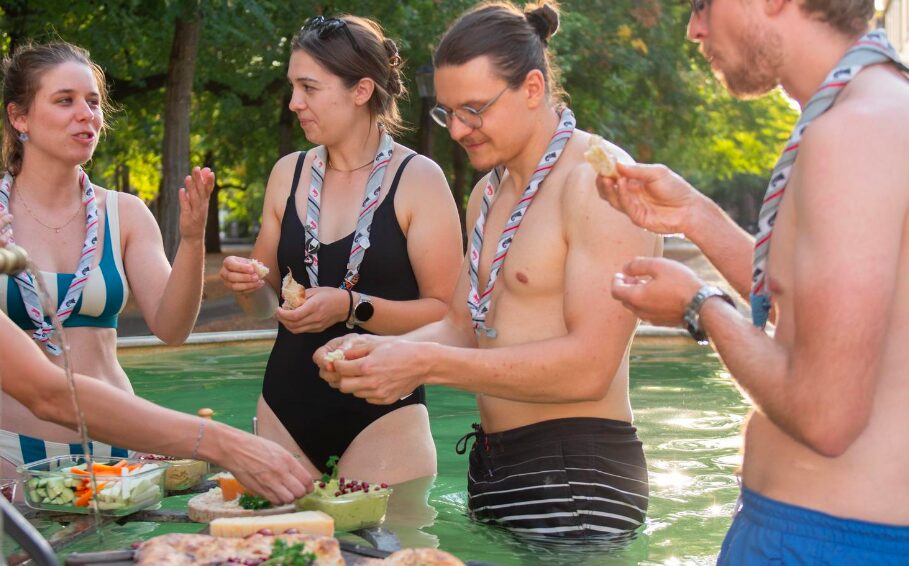 Die Schweiz wird zur «Pfadi-Badi»Pfadi-Badis verwandeln öffentliche Orte in Badeparadiese