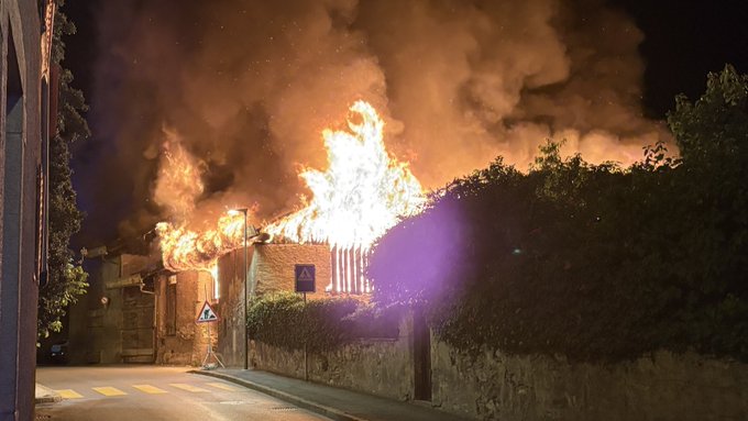 Brand in SidersWer waren die 2 jungen Männer, die davonrannten?